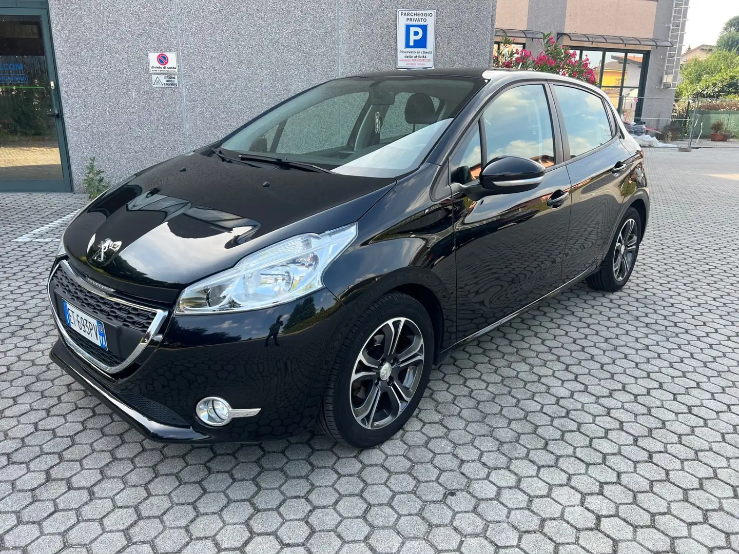 Peugeot 208 1.2 VTi 82 CV 5 porte Allure Nero - 1