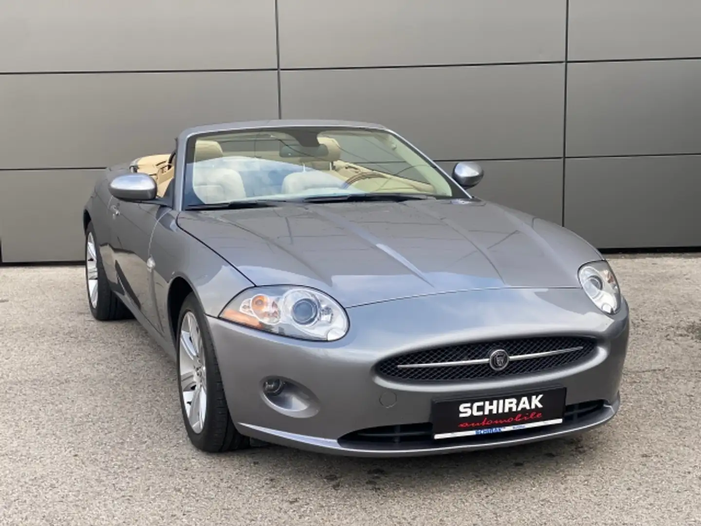 Jaguar XK8 4,2 Cabriolet Grau - 2