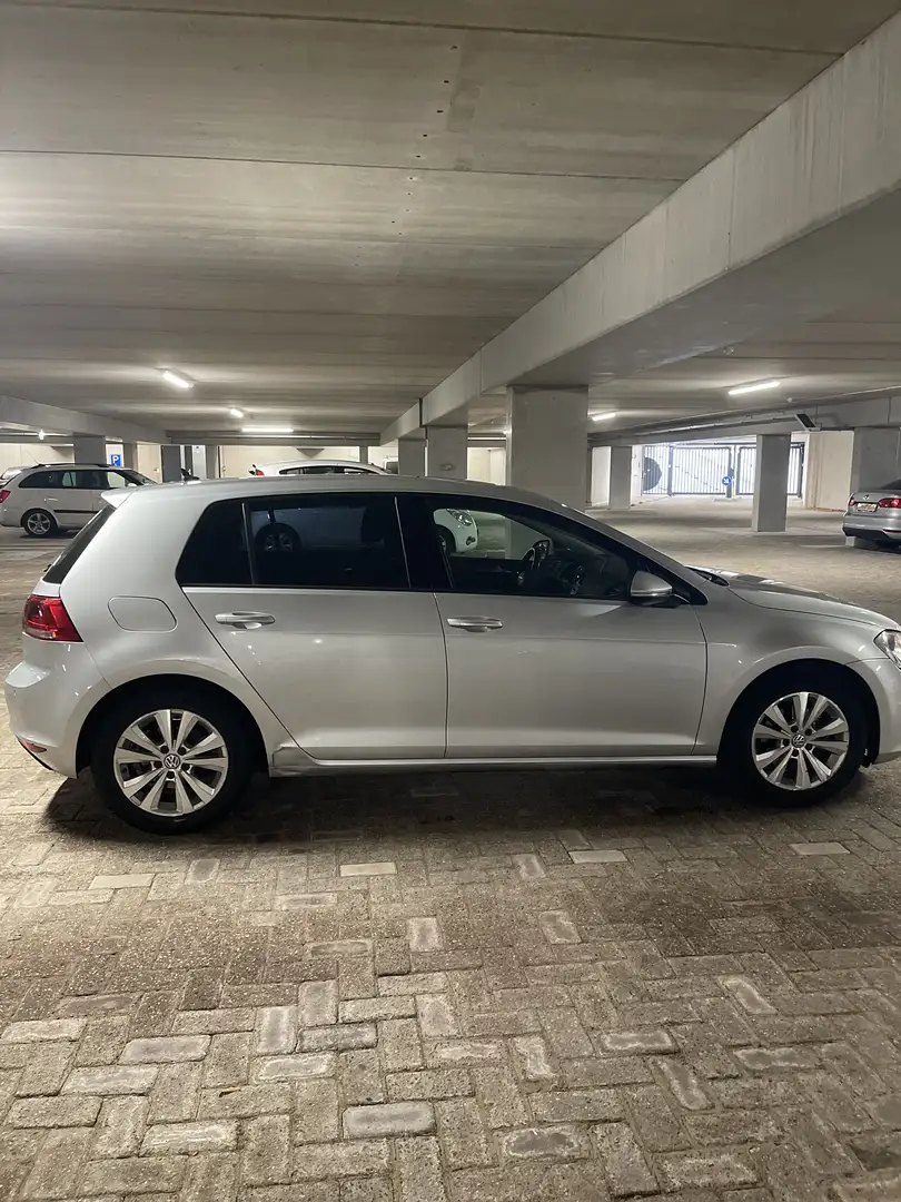 Volkswagen Golf 1.2 TSI Trendline Grijs - 2