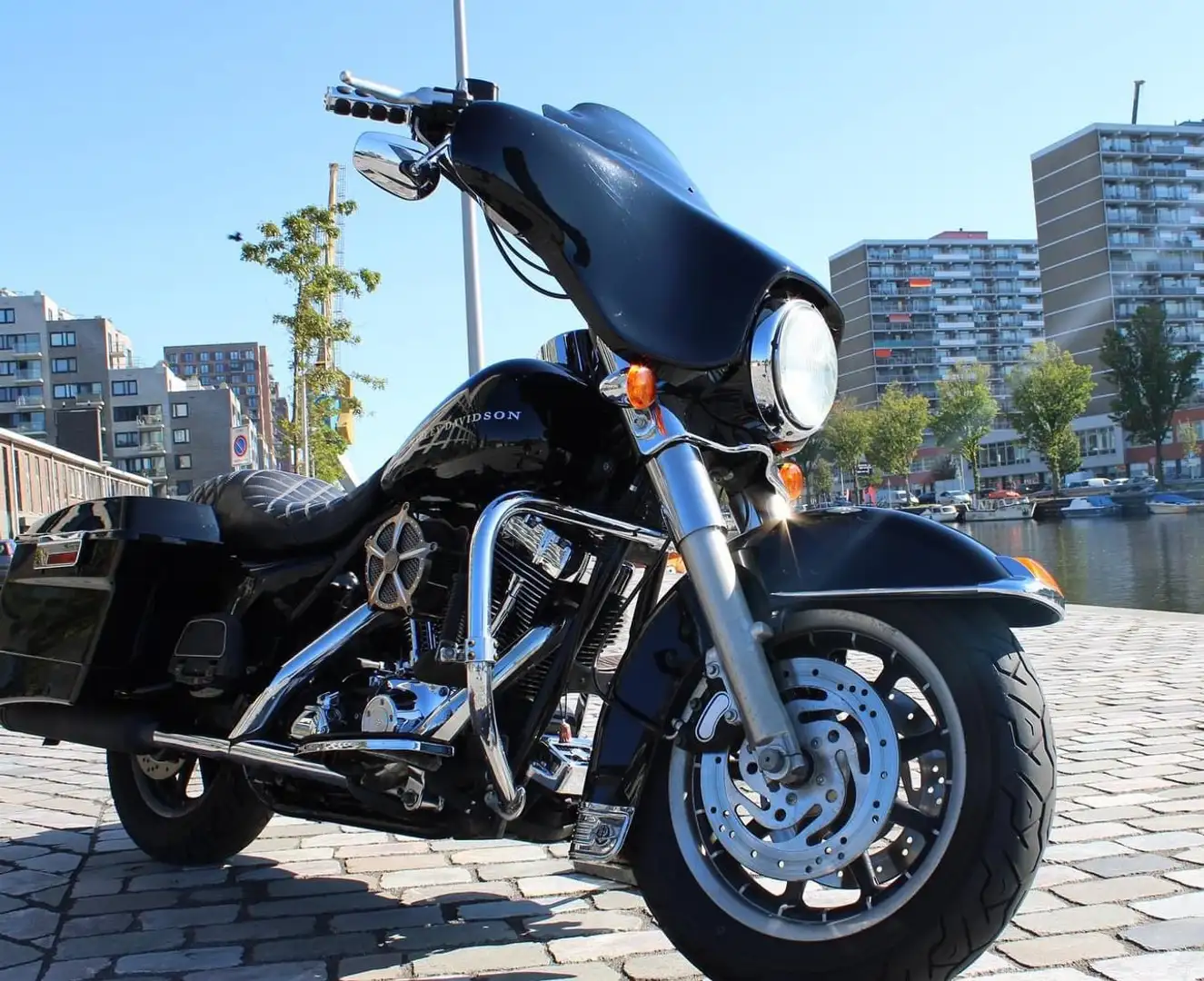 Harley-Davidson Electra Glide Чорний - 1