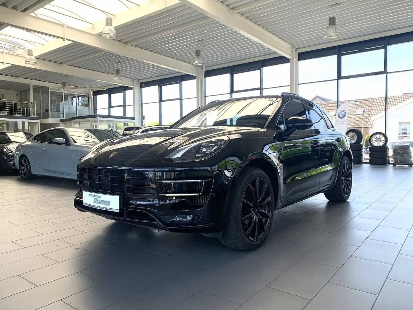 Porsche Macan Turbo | Export/-Händler | AHK/PANO/Standhz./ACC Schwarz - 1
