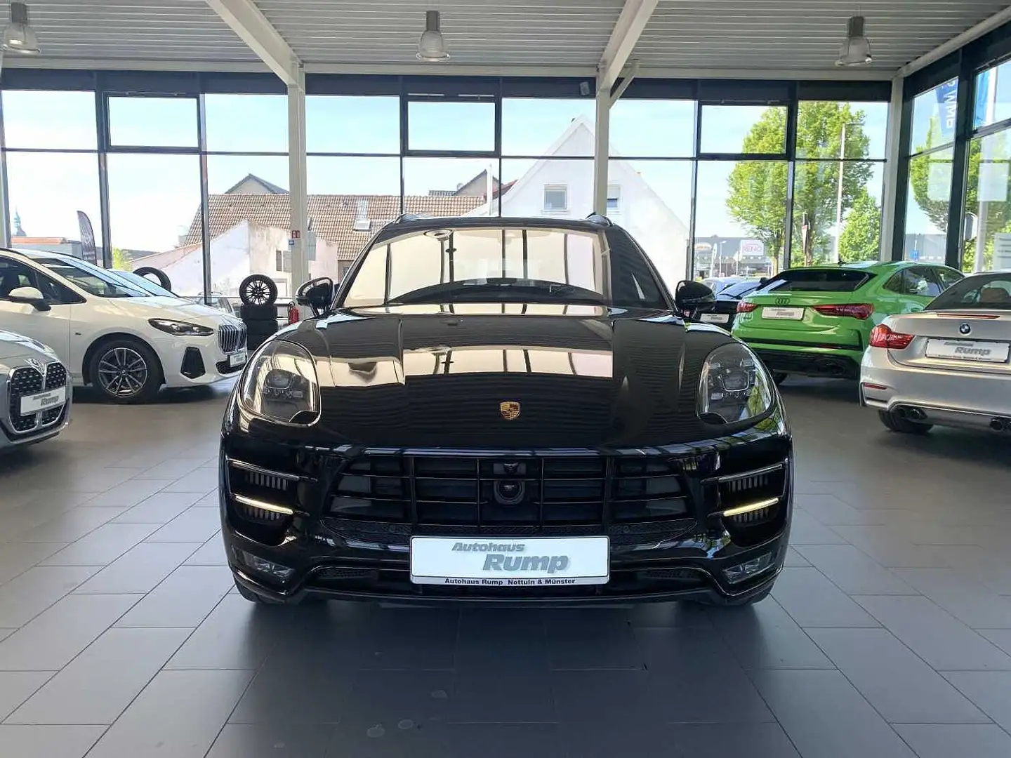 Porsche Macan Turbo | Export/-Händler | AHK/PANO/Standhz./ACC Schwarz - 2