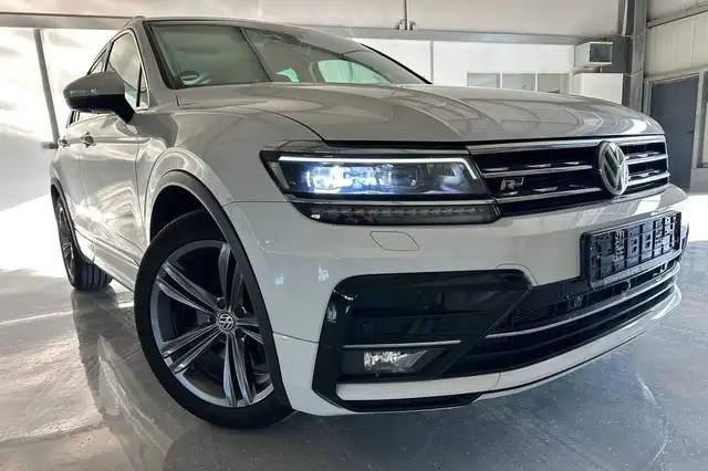 Volkswagen Tiguan R-Line HuD 360° Xenon LED ACC Digital 19 Zoll Alu