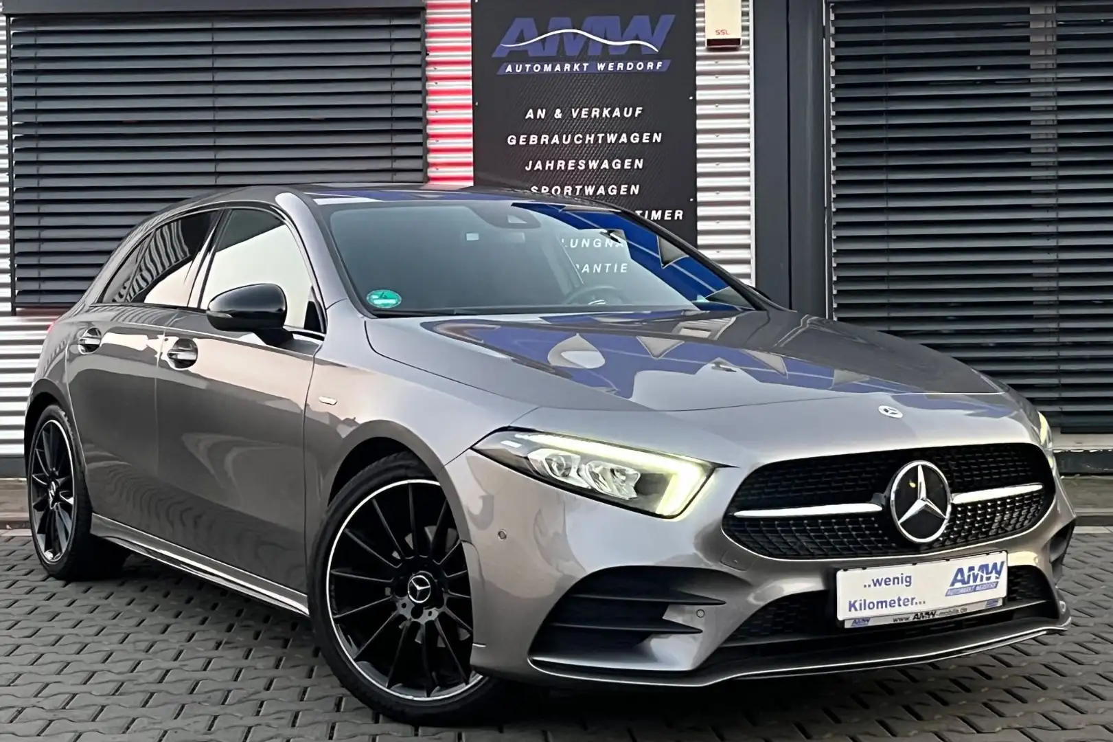 Mercedes-Benz A 180 AMG LINE *EDITION*NIGHTPAKET*AMBIENTE*VOLL Grau - 1