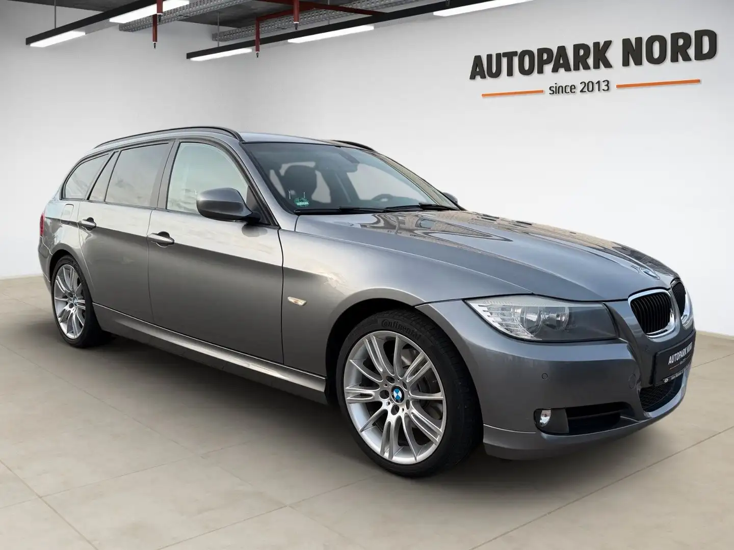 BMW 318 d Touring/NAVI/SHZ/TEMP/PDC/START-STOP Grau - 2