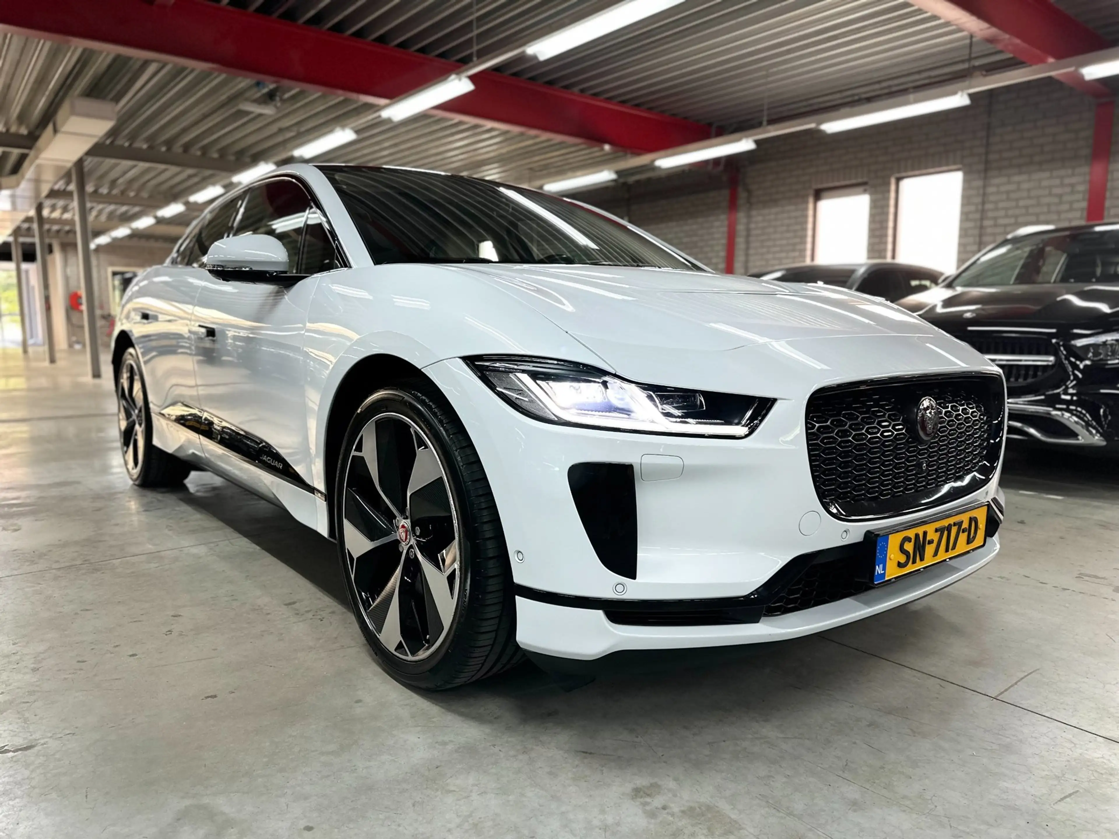 Jaguar I-Pace EV400 First Edition 90 kWh, Pano, Bucket seats — photo 6