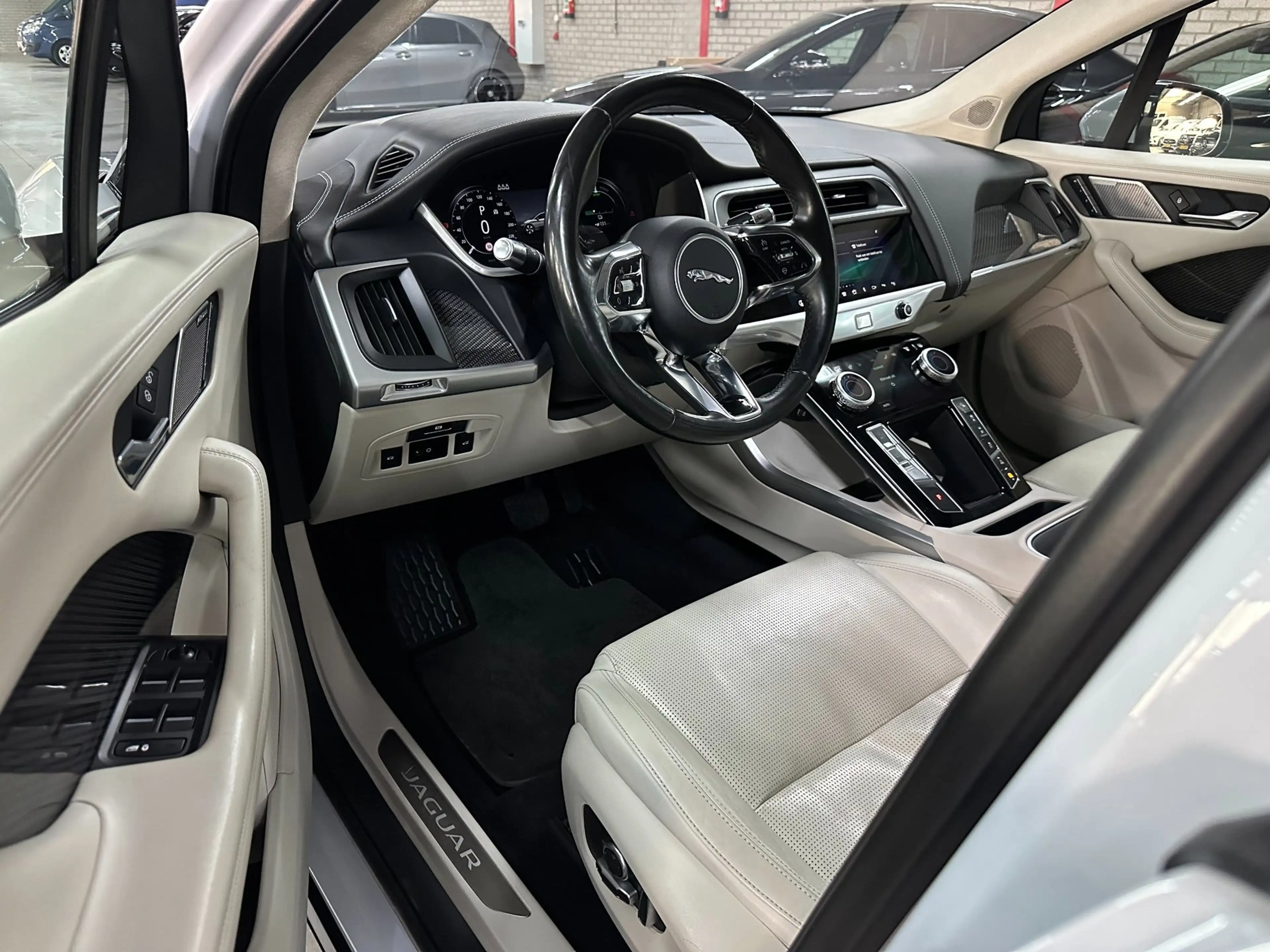 Jaguar I-Pace EV400 First Edition 90 kWh, Pano, Bucket seats — photo 11