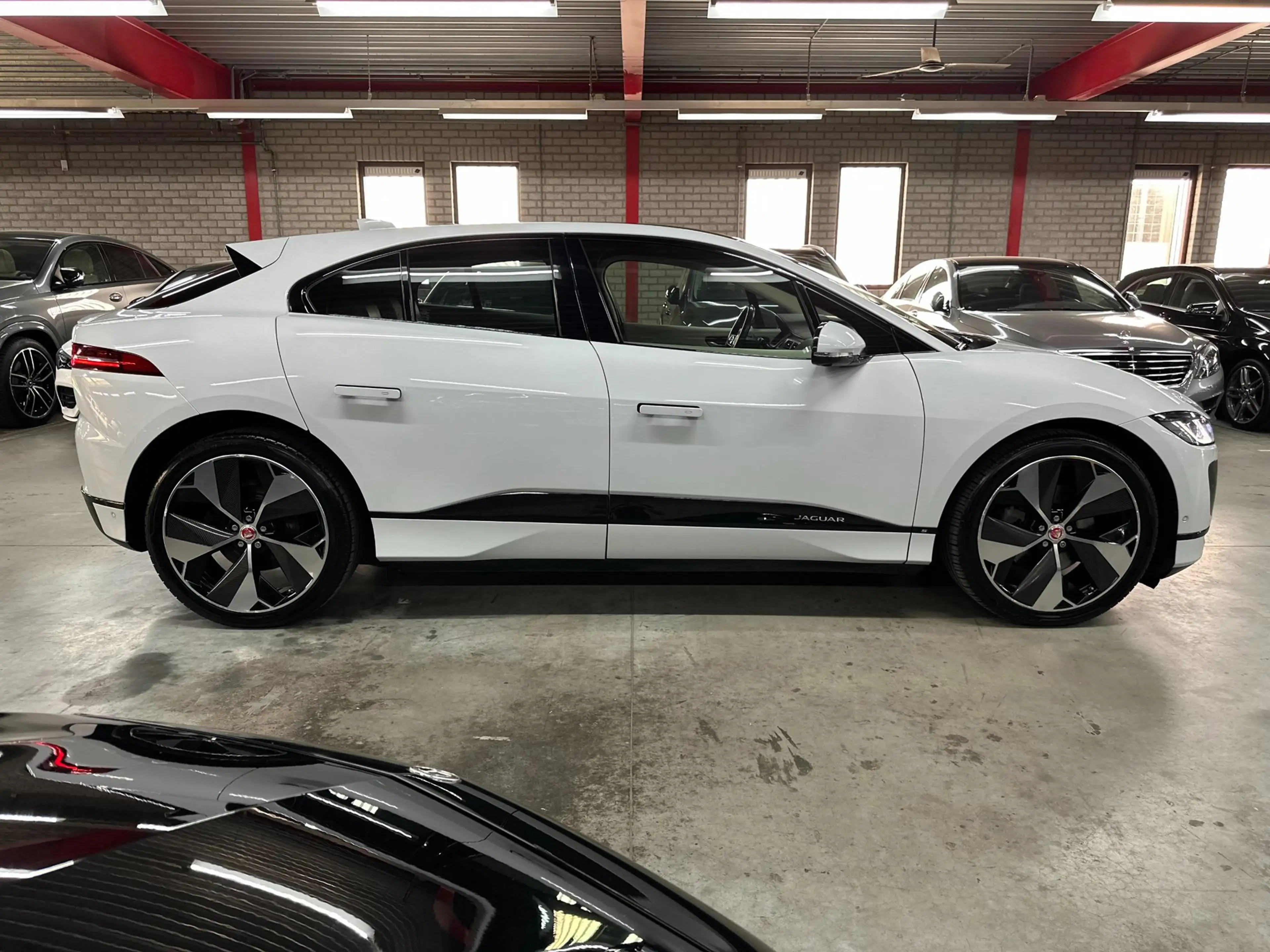 Jaguar I-Pace EV400 First Edition 90 kWh, Pano, Bucket seats — photo 5