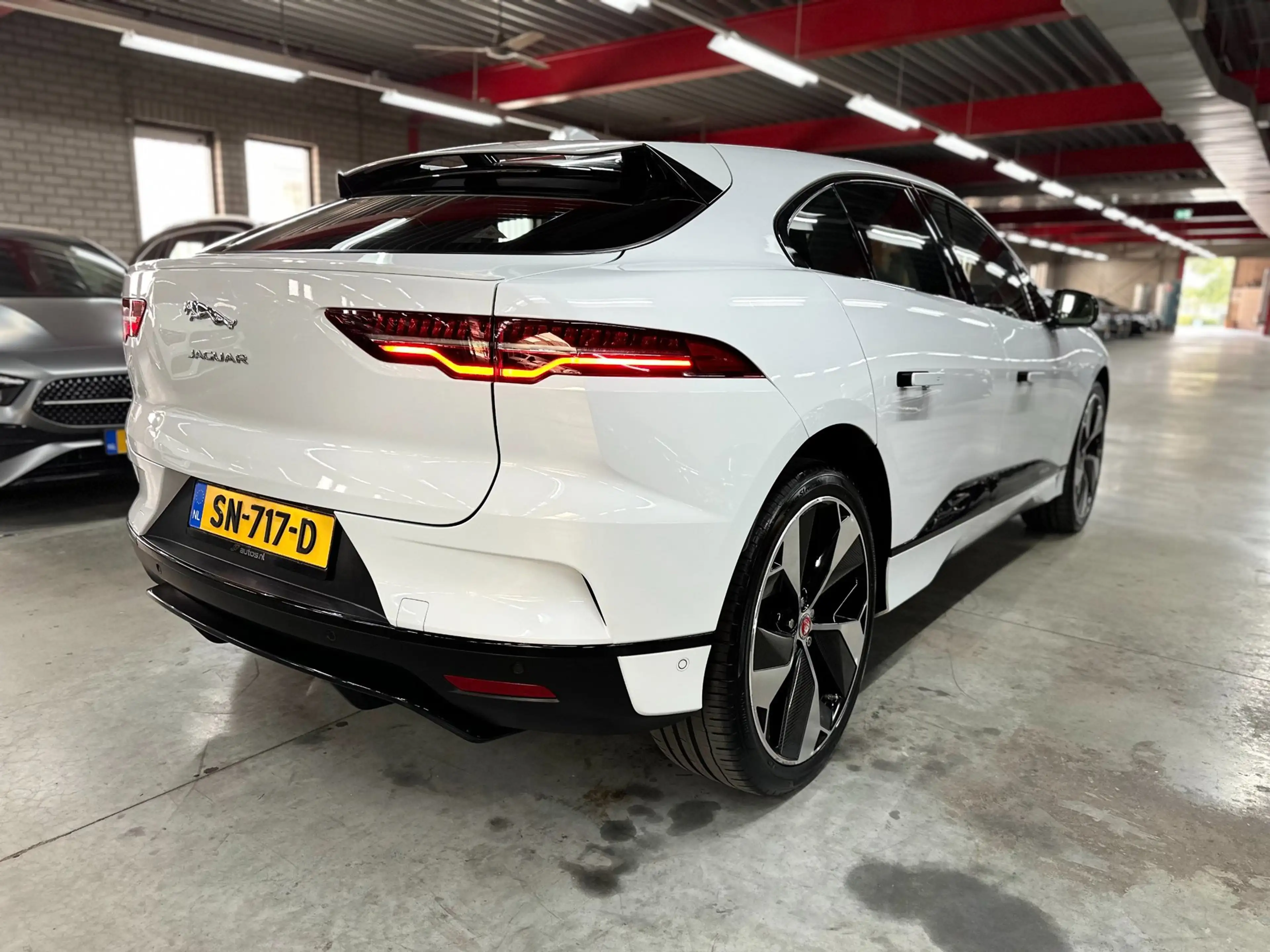 Jaguar I-Pace EV400 First Edition 90 kWh, Pano, Bucket seats — photo 4