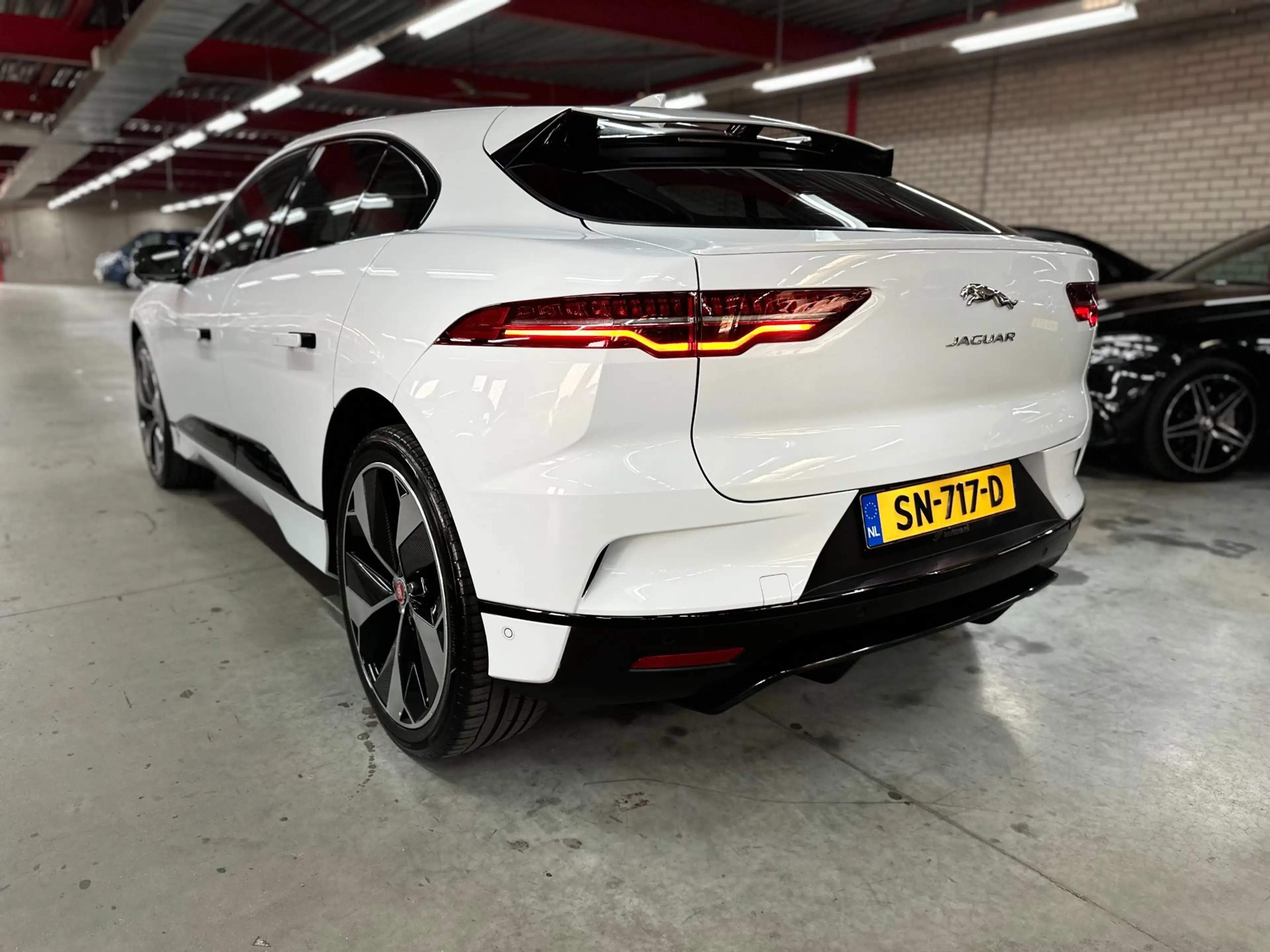 Jaguar I-Pace EV400 First Edition 90 kWh, Pano, Bucket seats — photo 2