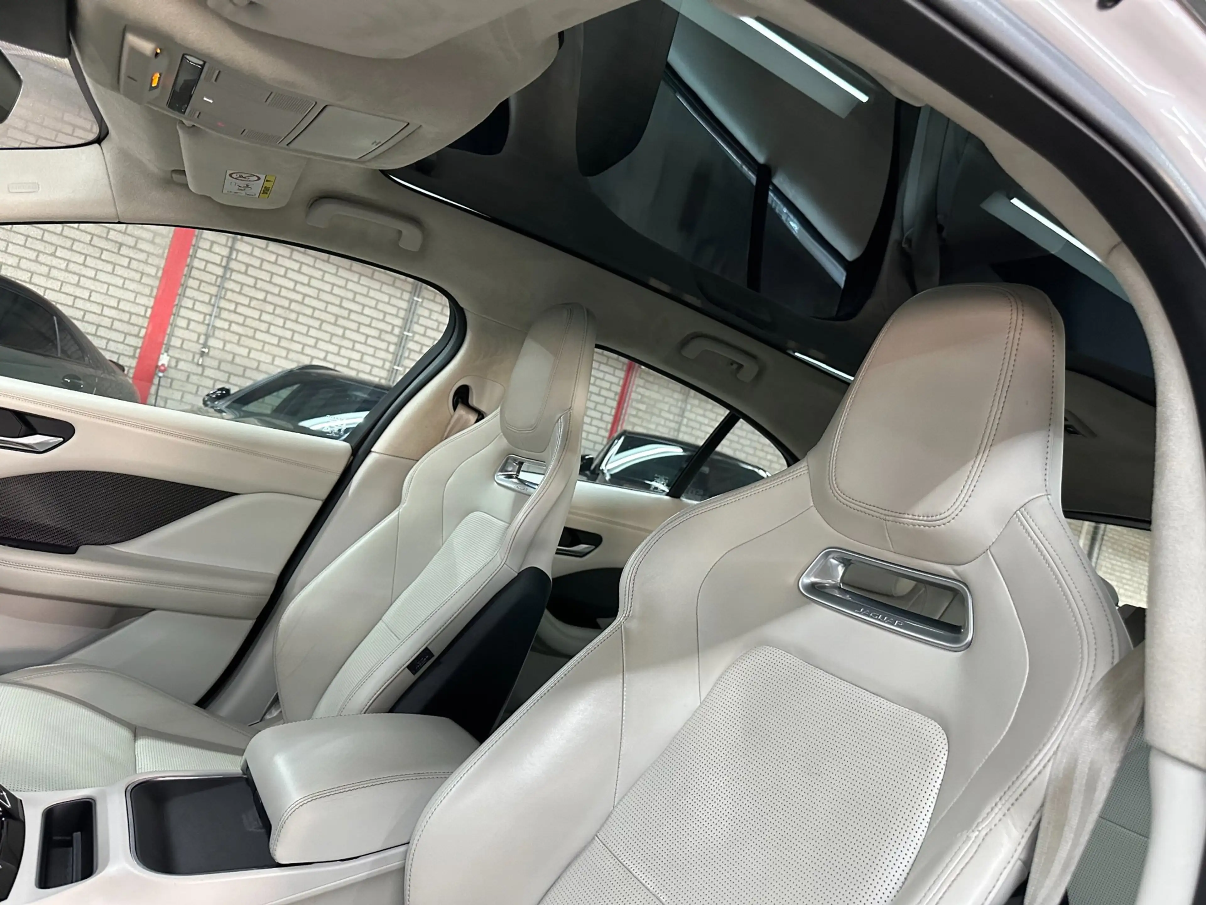 Jaguar I-Pace EV400 First Edition 90 kWh, Pano, Bucket seats — photo 3