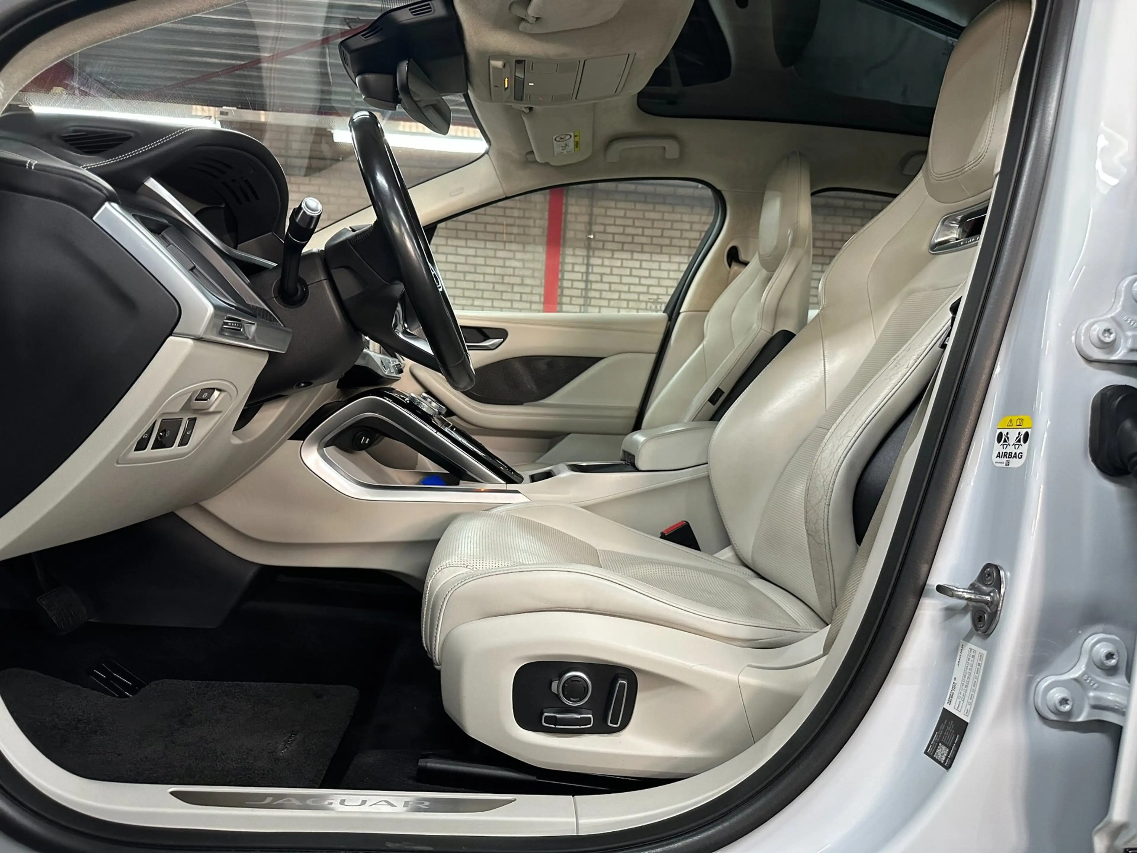 Jaguar I-Pace EV400 First Edition 90 kWh, Pano, Bucket seats — photo 14