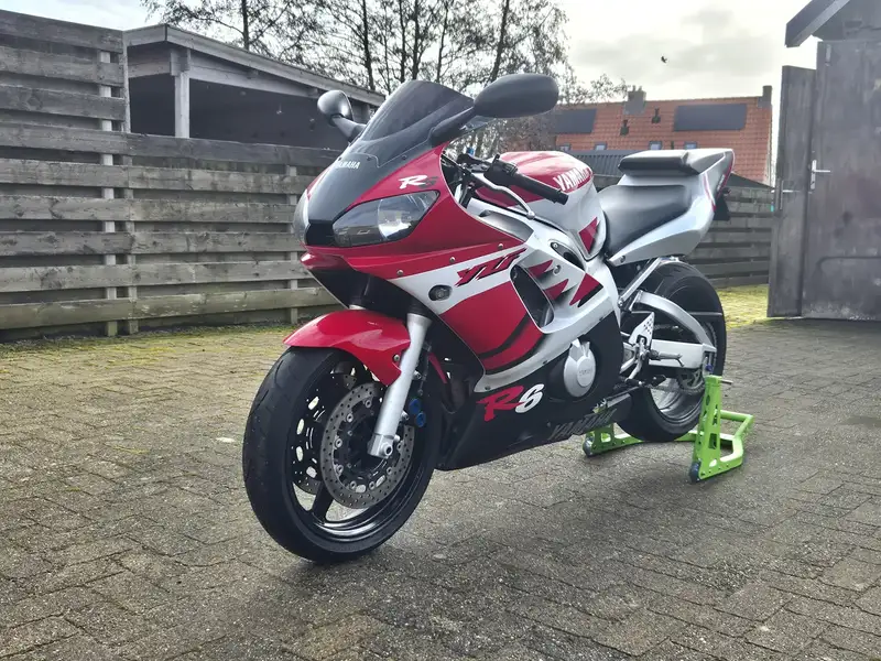 Yamaha YZF-R6 - foto 2