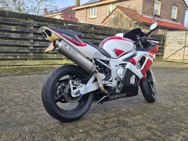 Yamaha YZF-R6 - foto 4