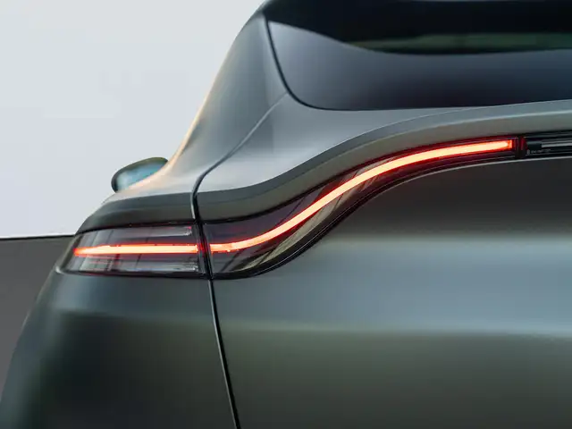 Aston Martin DBX 4.0 V8 TWIN TURBO Ansicht 13