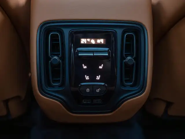 Aston Martin DBX 4.0 V8 TWIN TURBO Ansicht 25