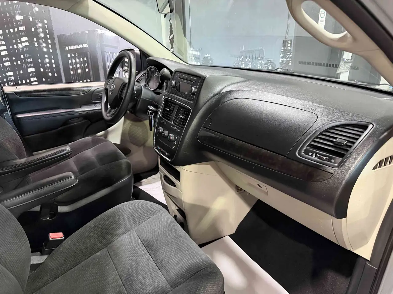Dodge Grand Caravan photo Dodge Grand Caravan