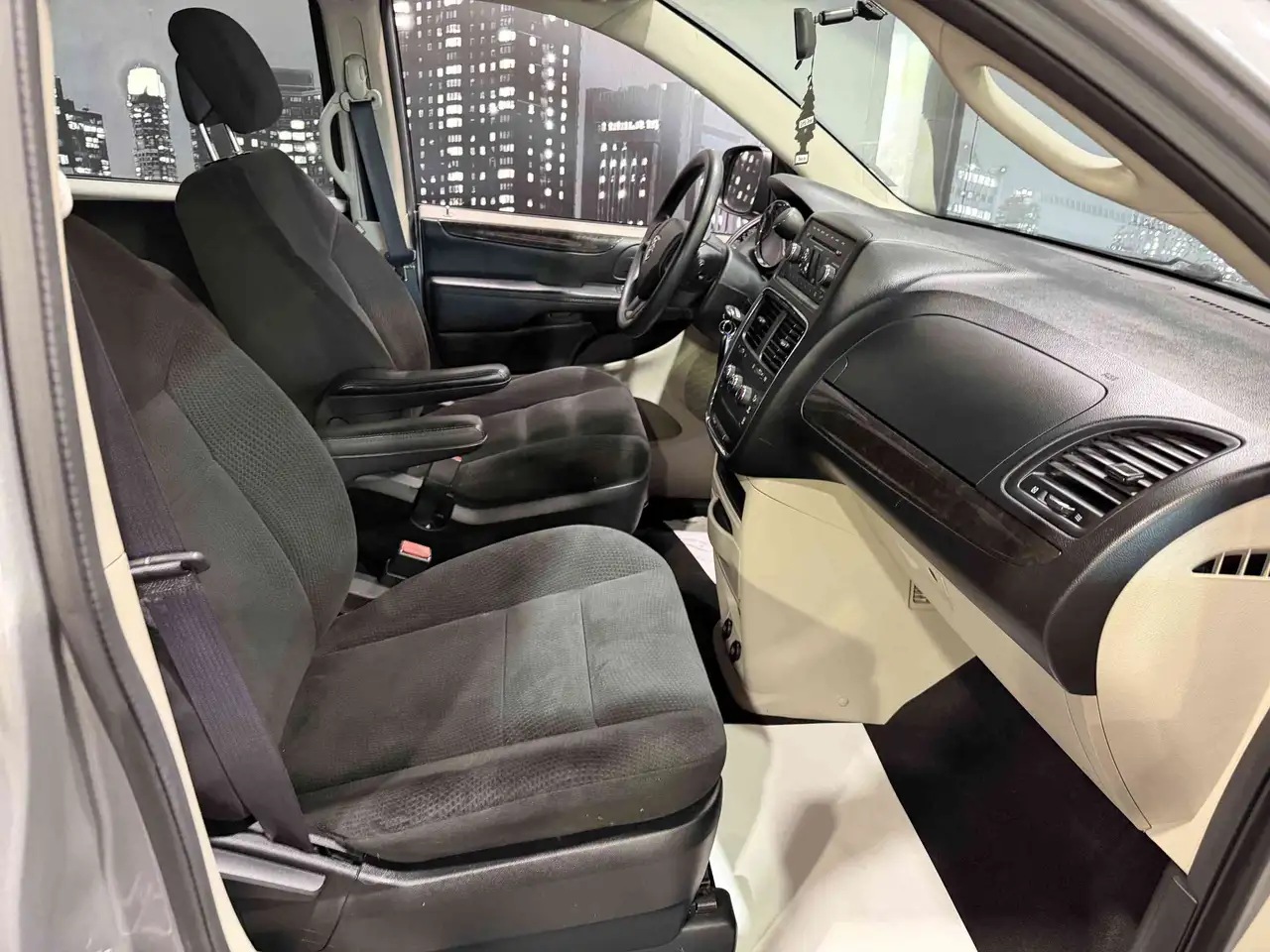Dodge Grand Caravan photo Dodge Grand Caravan