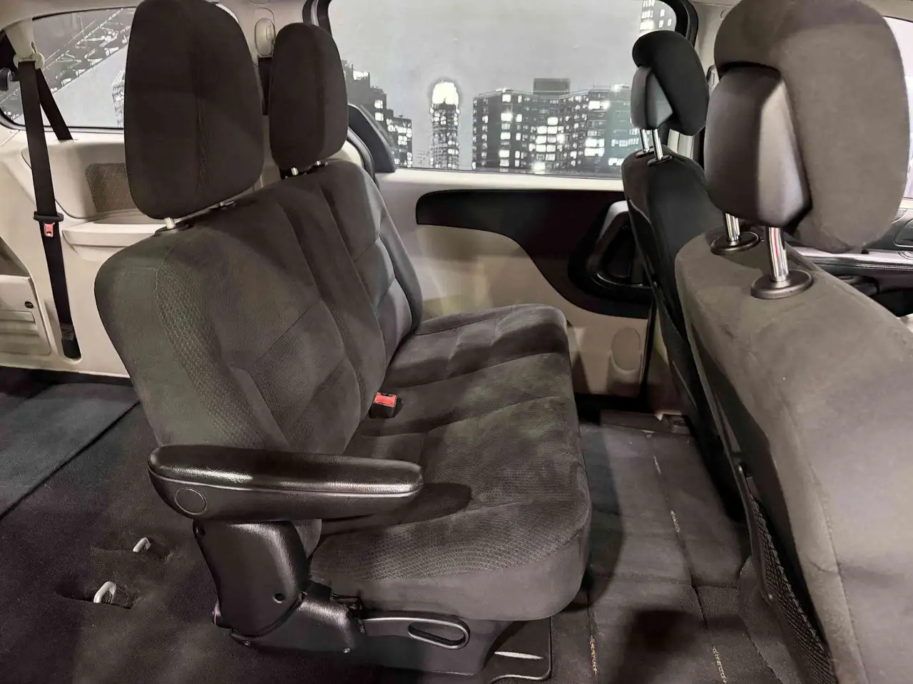 Dodge Grand Caravan photo Dodge Grand Caravan