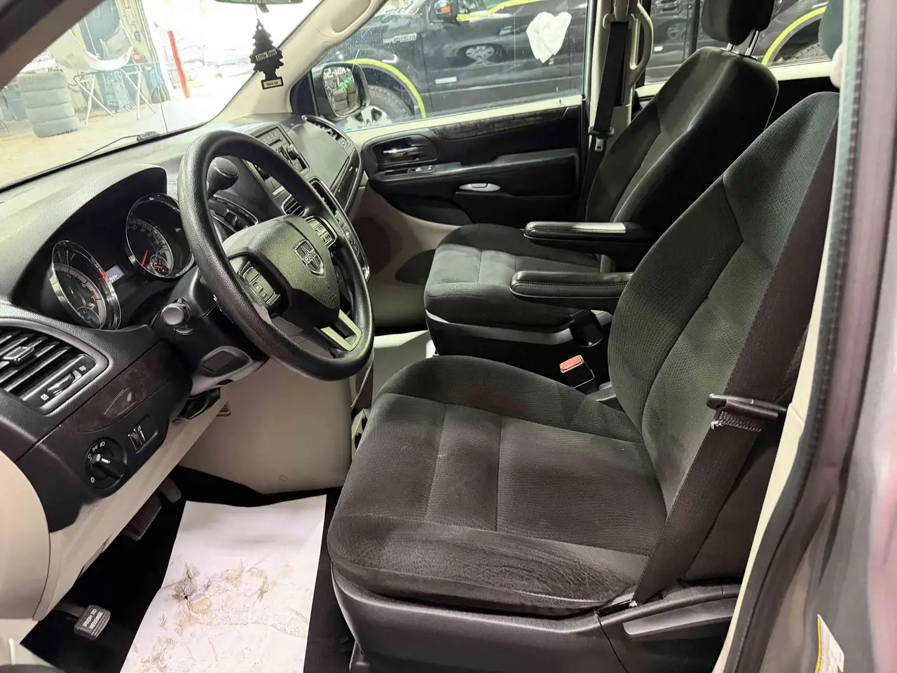 Dodge Grand Caravan photo Dodge Grand Caravan
