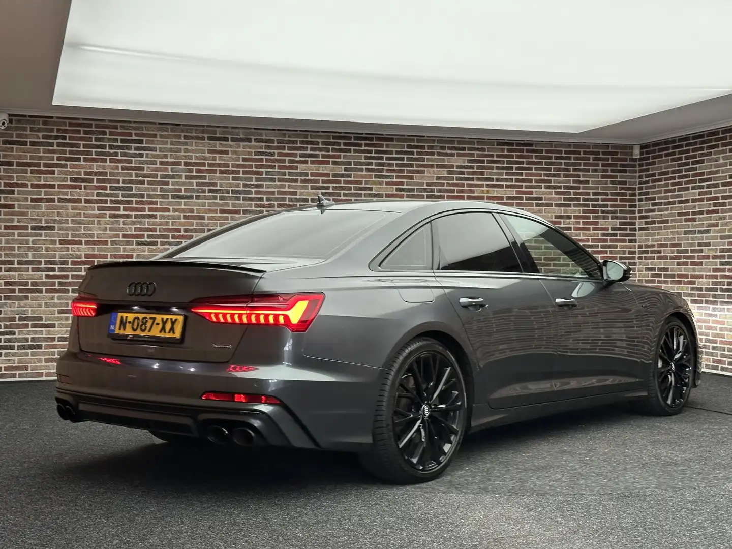 Audi A6 Limousine 55 TFSI quattro Design Pro Line Plus | D Grijs - 2