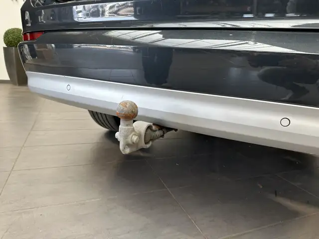 Volvo XC90 view 8