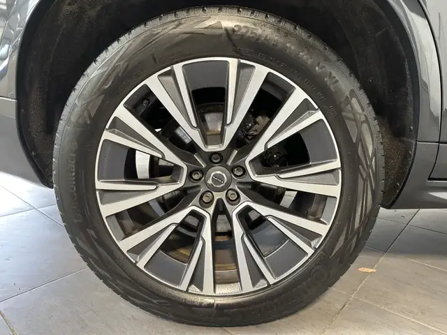 Volvo XC90 view 3