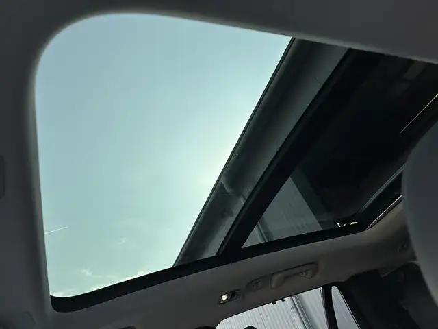 Volvo XC90 view 11
