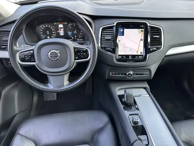 Volvo XC90 view 13