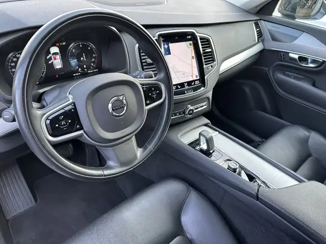 Volvo XC90 view 9