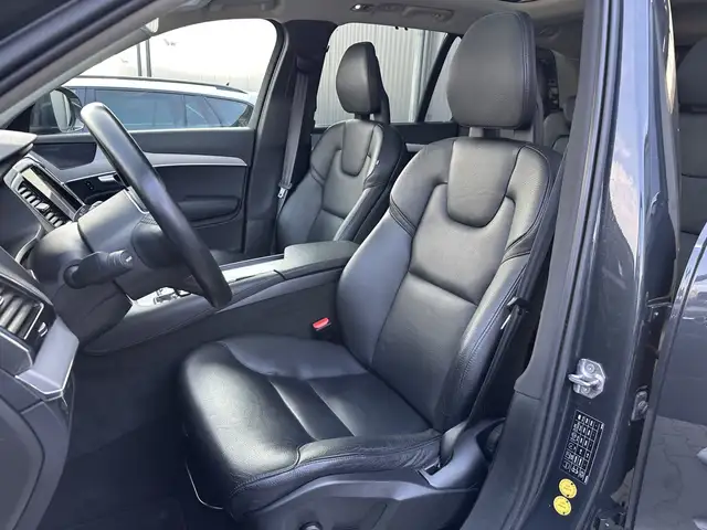 Volvo XC90 view 10