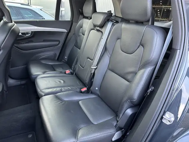 Volvo XC90 view 12