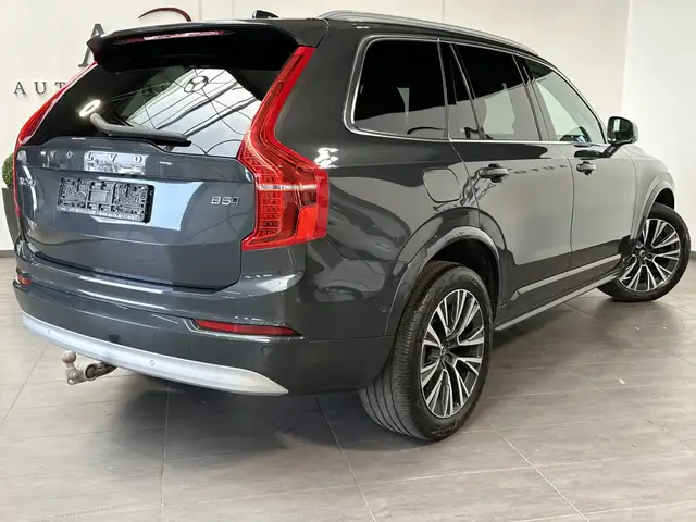 Volvo XC90 view 4