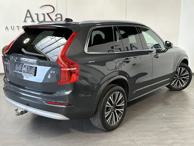 Volvo XC90 view 5