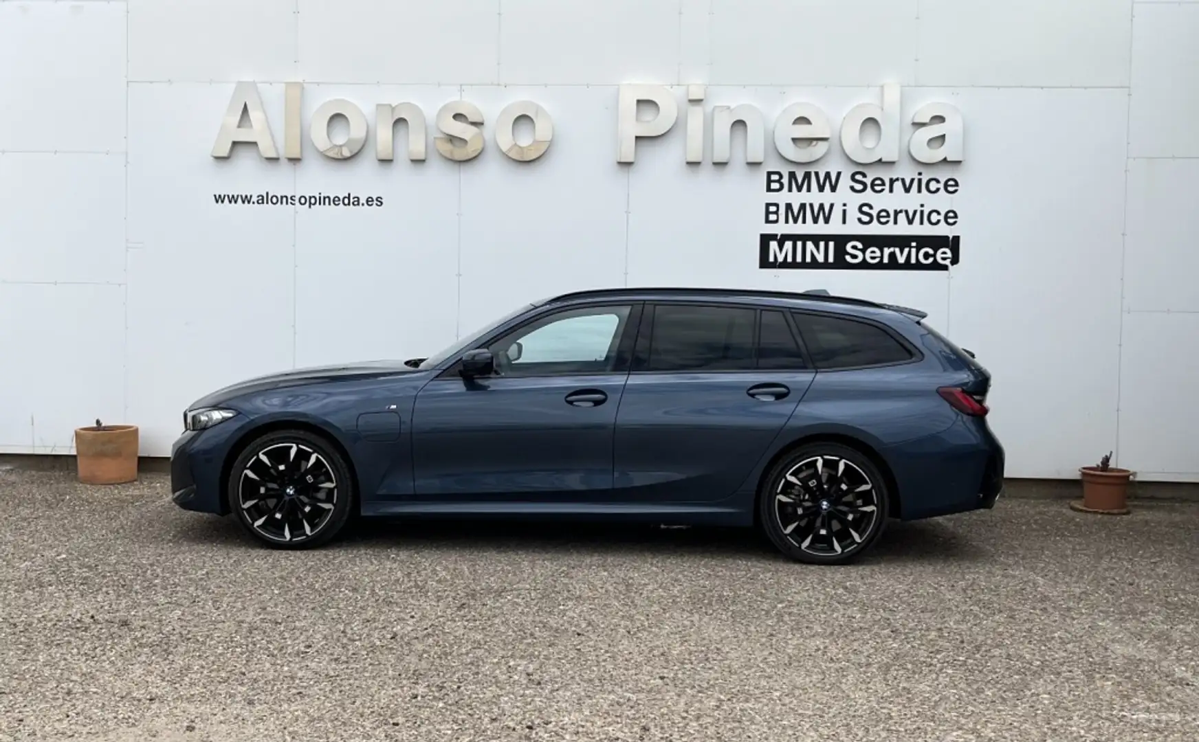BMW 330 330e xDrive Touring M Sport Bleu - 2