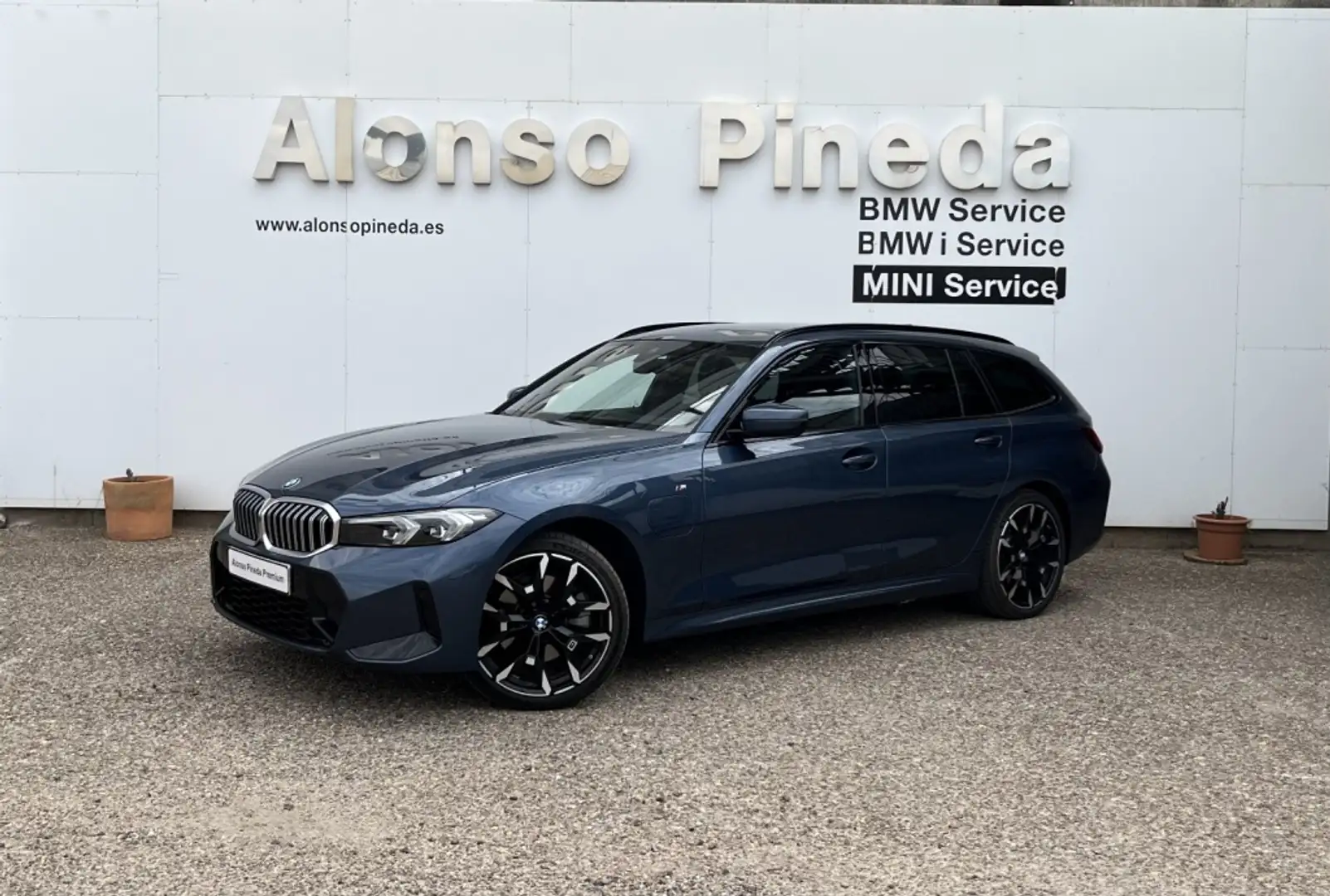 BMW 330 330e xDrive Touring M Sport Bleu - 1