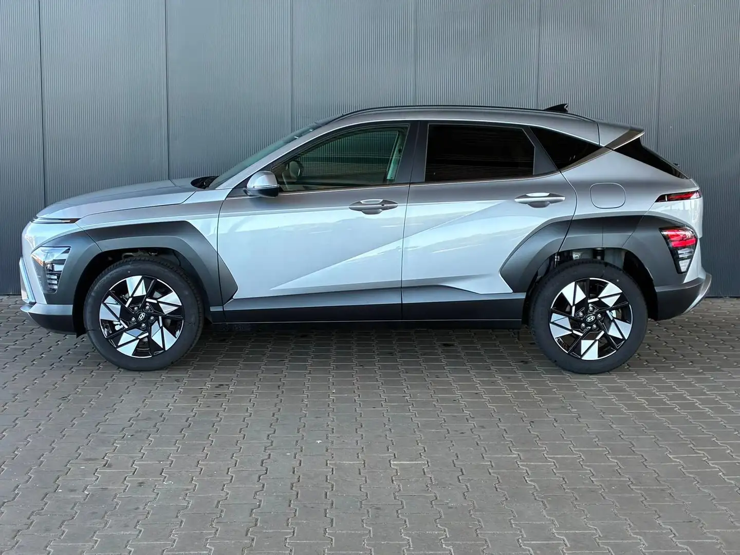 Hyundai KONA Comfort Plus 1.6 T-GDI DCT 4WD / Navi ACC Keyle... Silber - 2