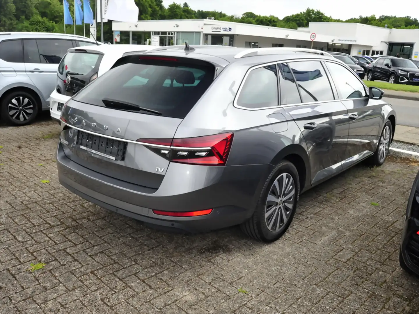 Skoda Superb Combi 1.4 TSI iV Style Matrix AHK Standhz Grijs - 2