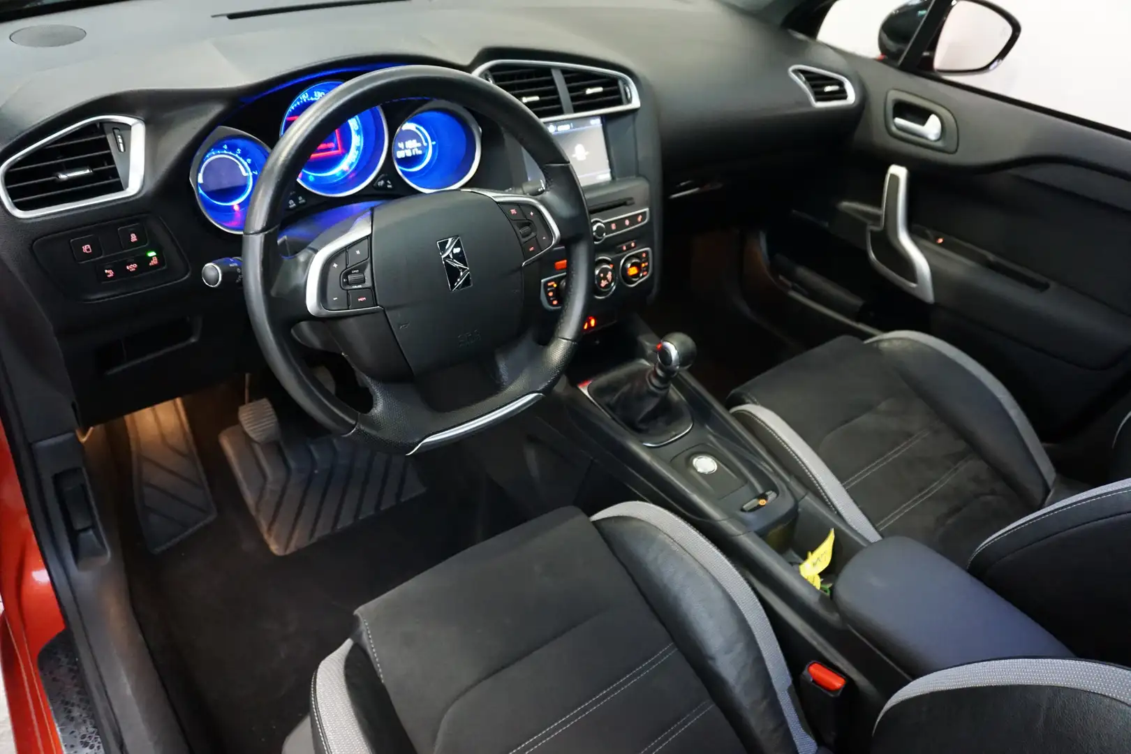 DS Automobiles DS 4 Crossback 1.2 PureTech Business APPLE LED NAVI CLIMA PDC TRE narančasta - 2