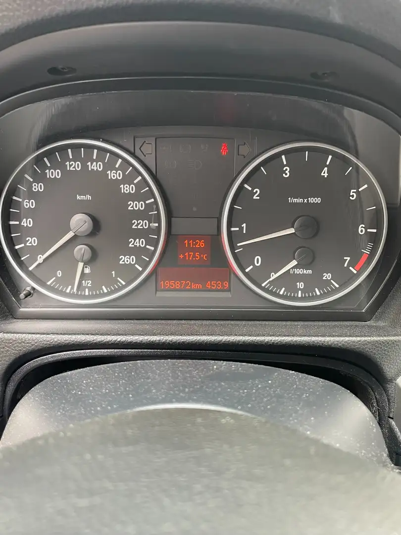 BMW 320 320i Touring Grau - 2