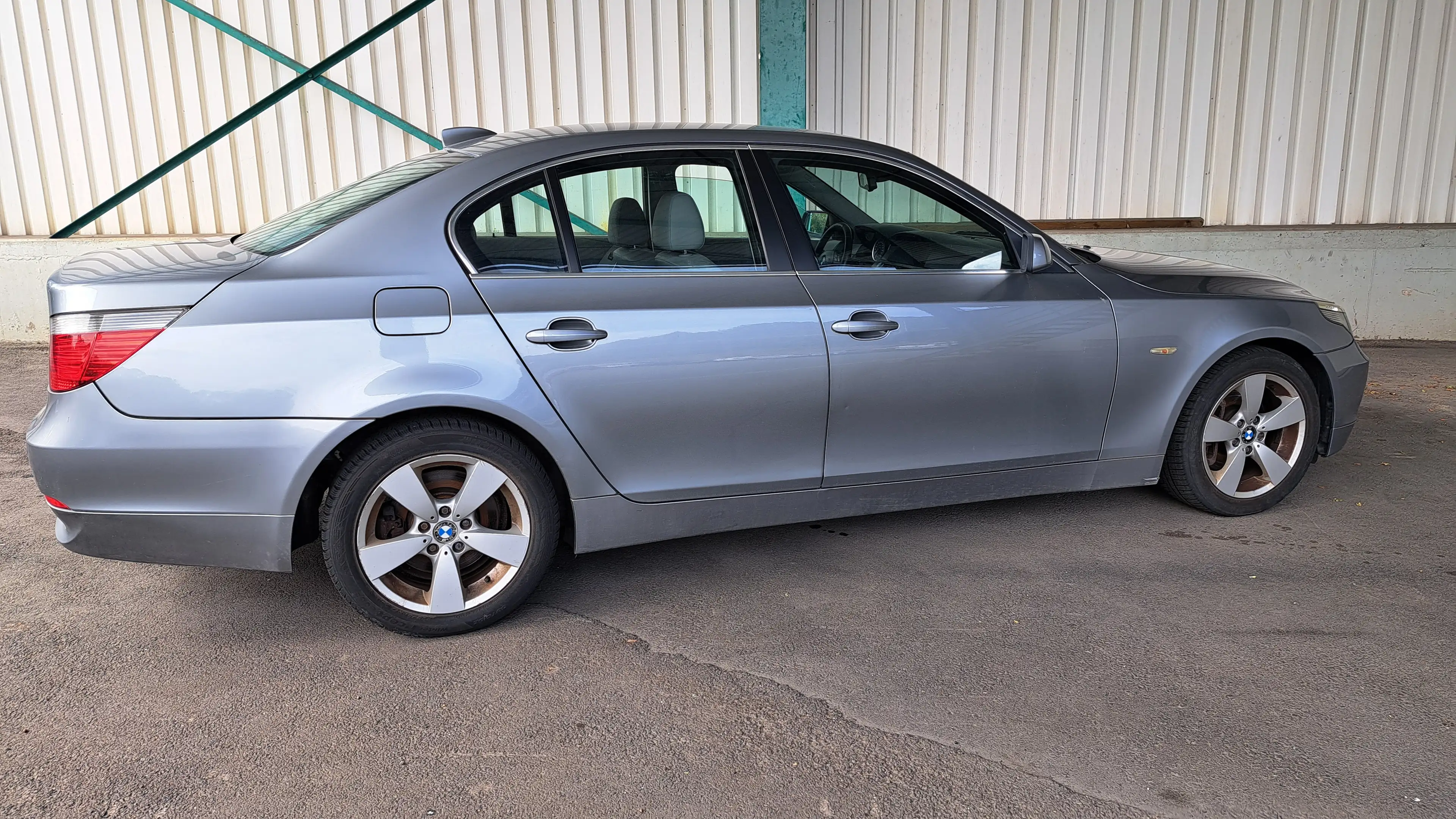 BMW 525 525i xDrive — photo 7