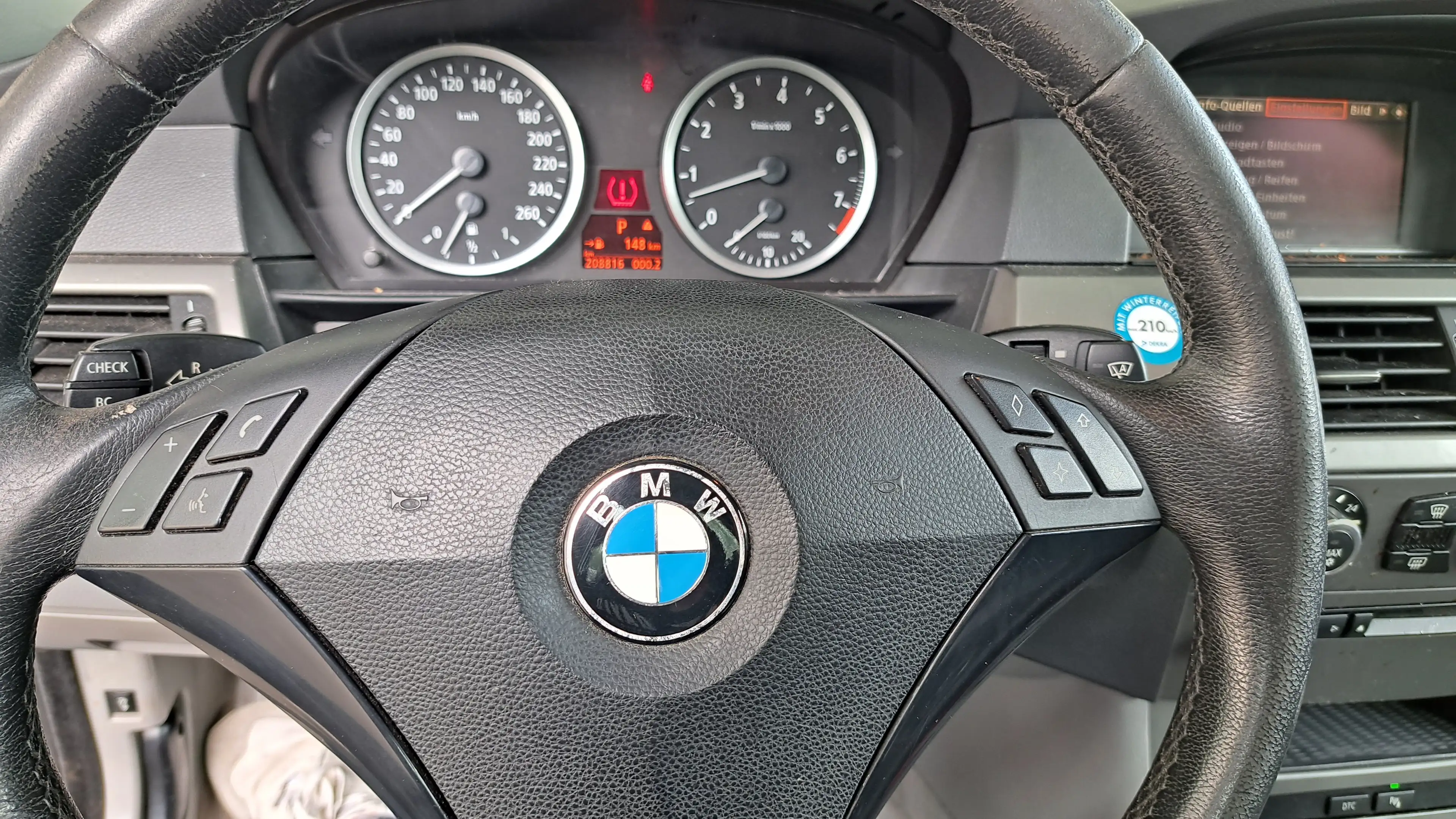 BMW 525 525i xDrive — photo 11