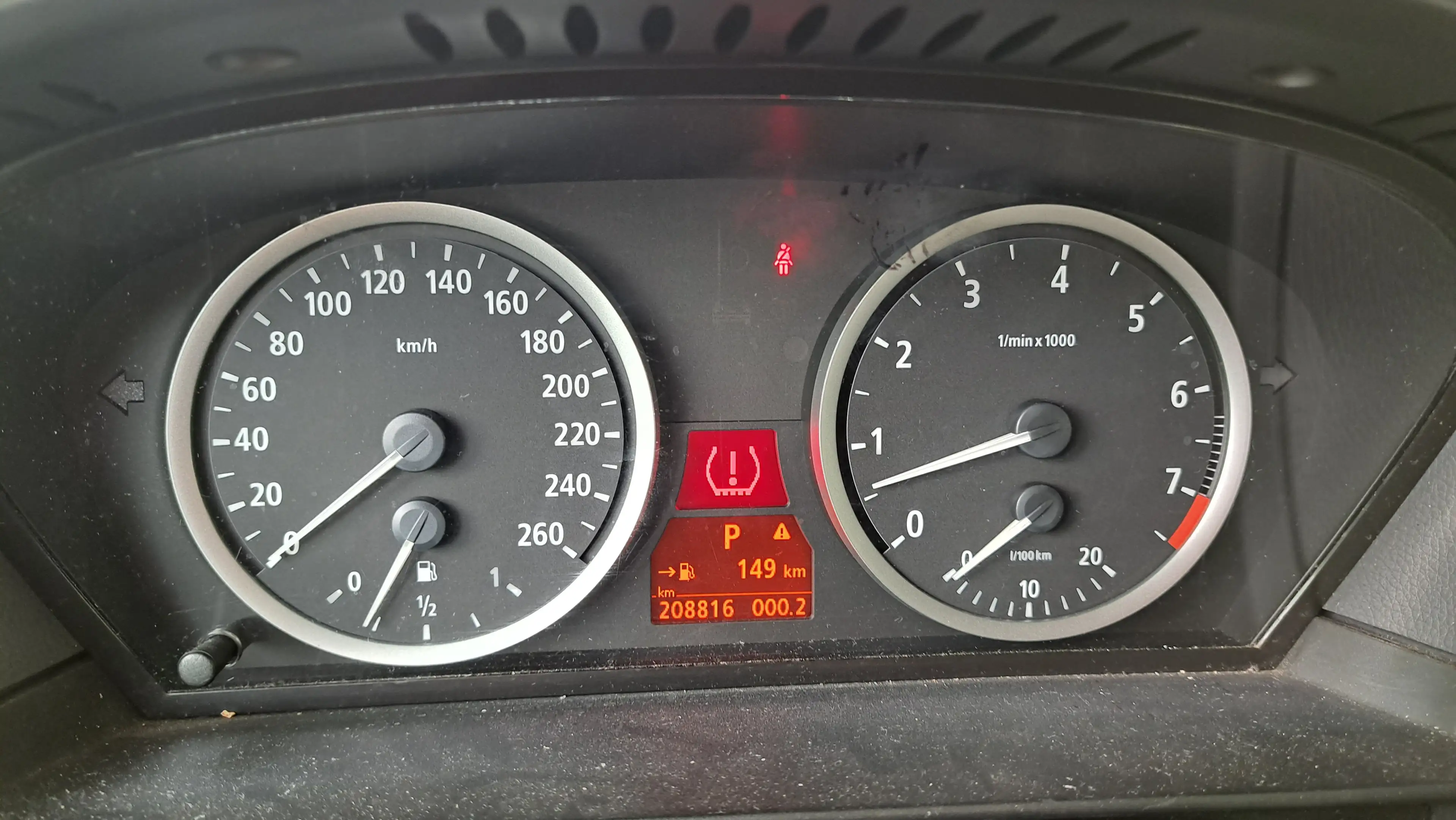BMW 525 525i xDrive — photo 8