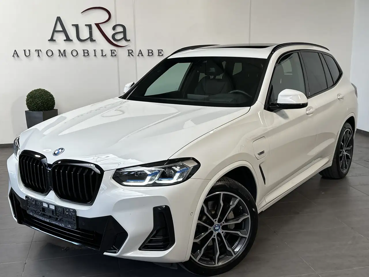 BMW X3 xDrive30e M-Sportpaket NAV+LASER+HUD+AHK+PANO
