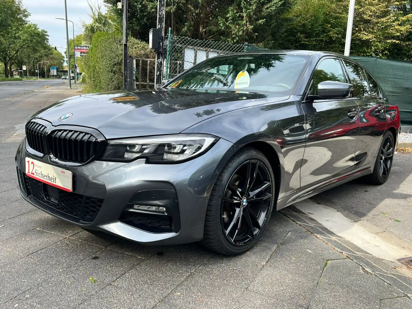 BMW 320 i Lim. / xDrive / M Sport / TüV Neu / Grau - 1