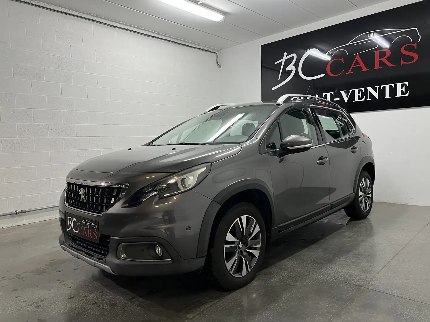 Peugeot 2008 1.2i *GARANTIE*GPS*CLIM AUTO*JANTE*SEMI CUIR* - 1