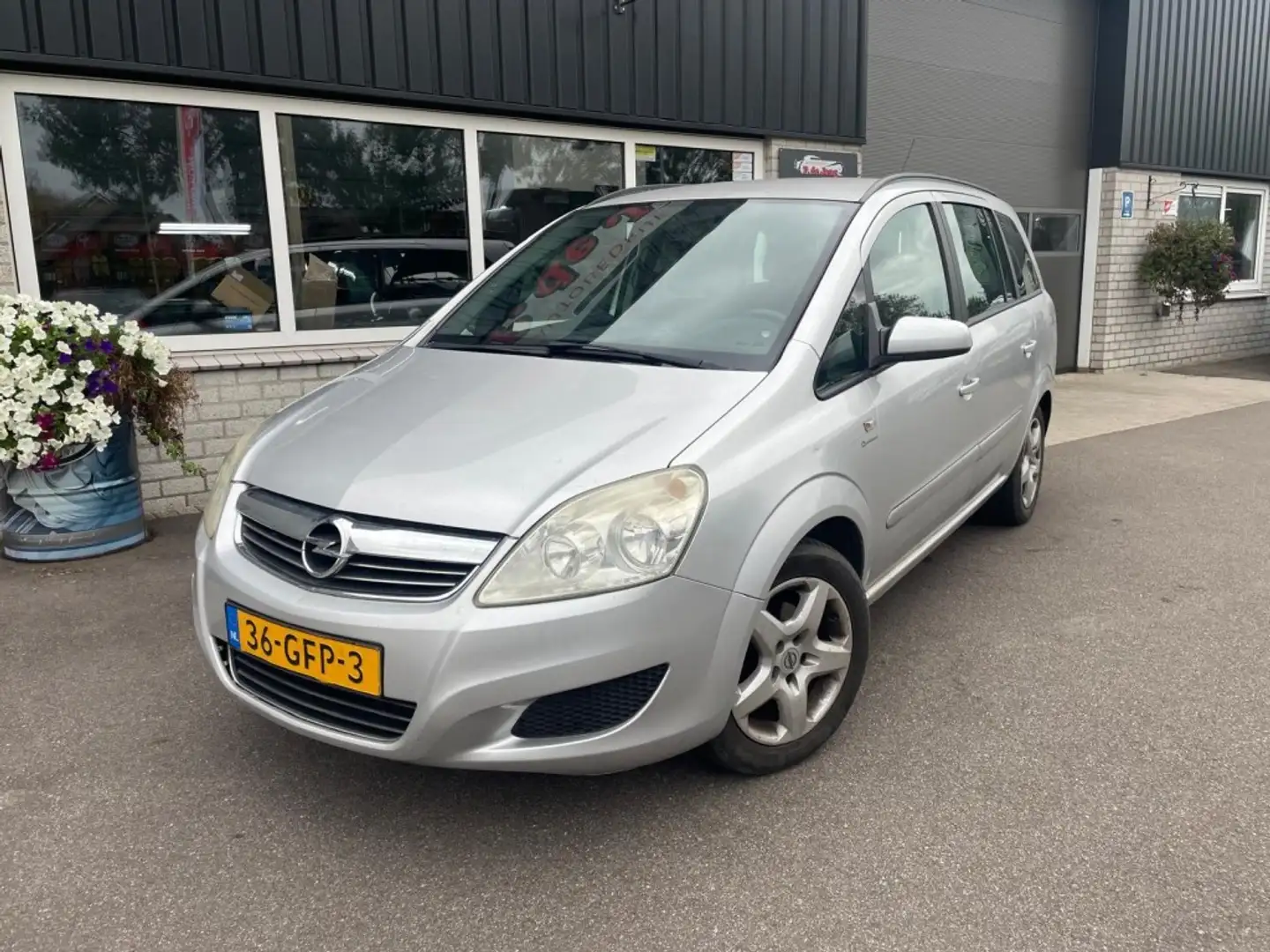 Opel Zafira 1.8 TEMPTATION 7 persoons Airco Cruise Grijs - 2