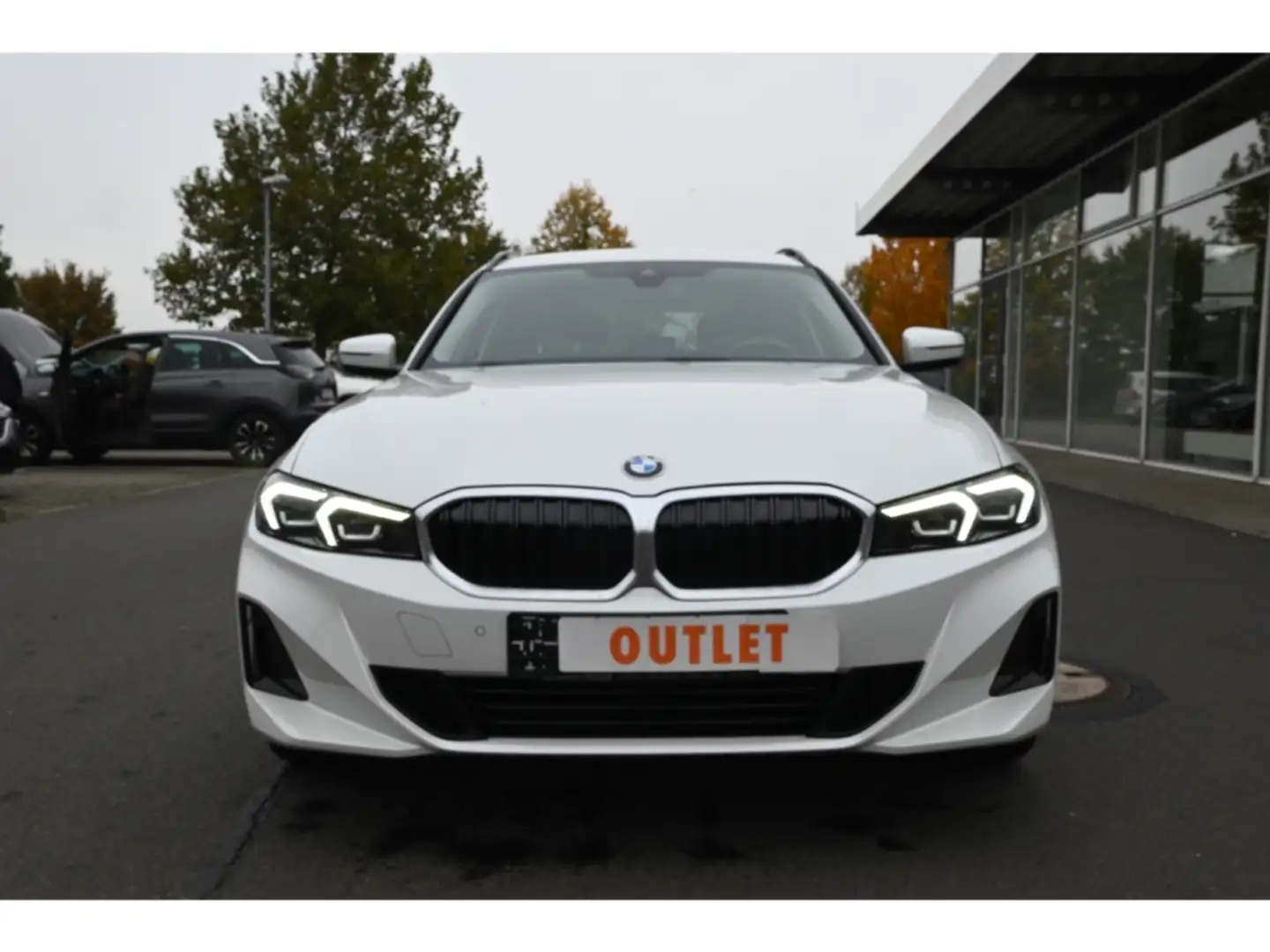 BMW 320 d Touring AHK Navi LED SHz AppleCarPlay PDC Blanc - 2
