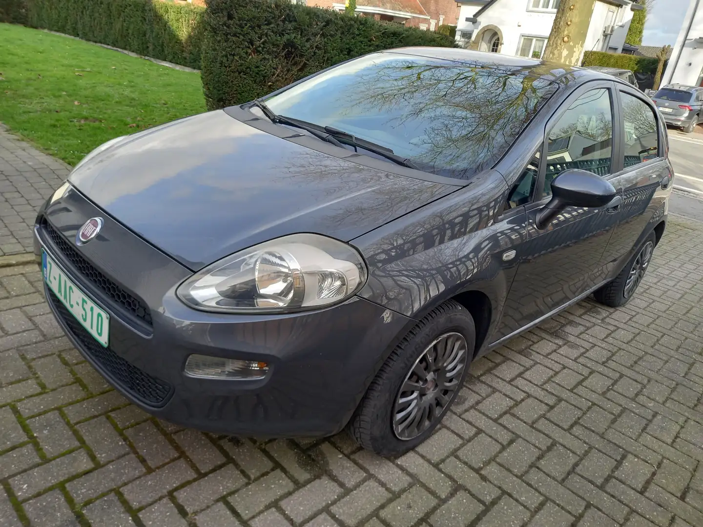 Fiat Punto 1.3 MultiJet Young/5ptes/Clim/TB état/Euro 5b Gris - 1