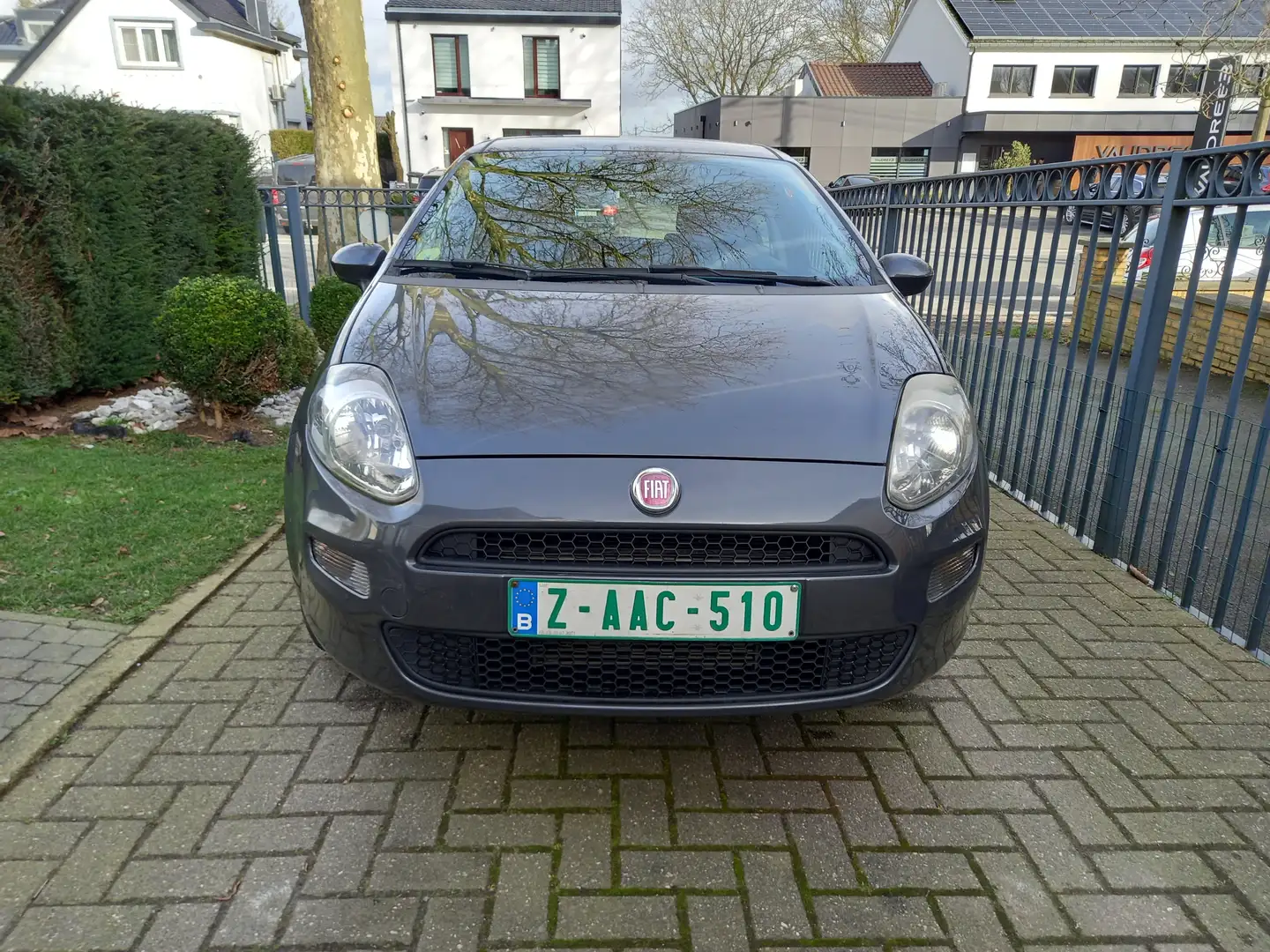 Fiat Punto 1.3 MultiJet Young/5ptes/Clim/TB état/Euro 5b Gris - 2